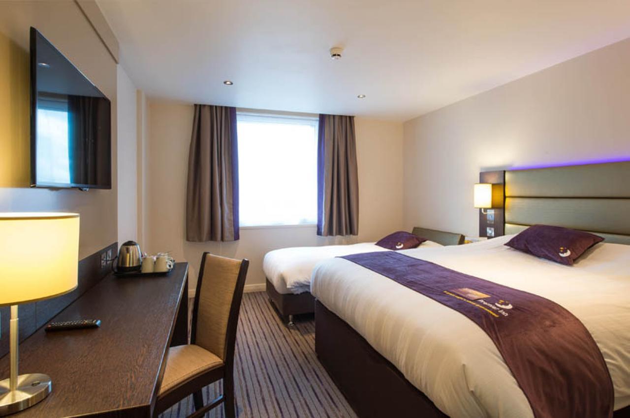 Premier Inn Heathrow Airport Terminal 4 Ґіллінґдон Екстер'єр фото