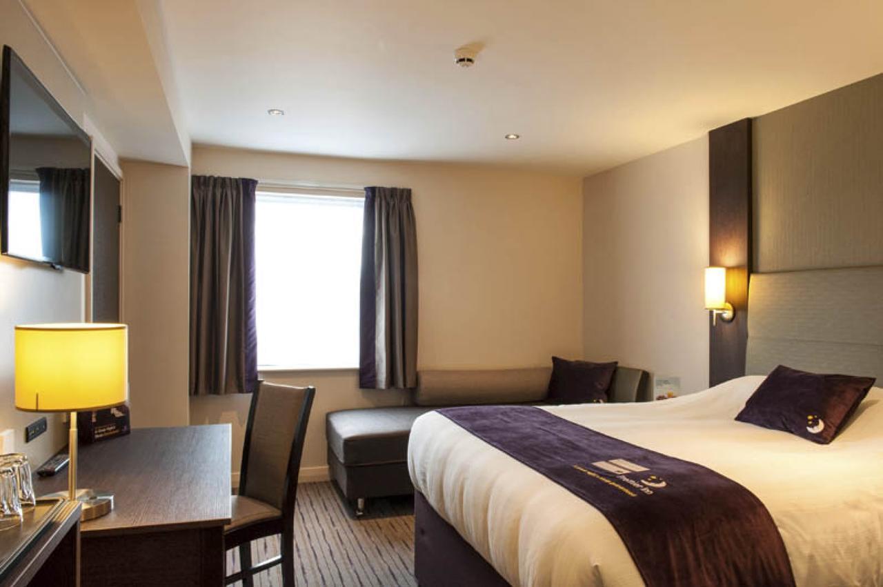 Premier Inn Heathrow Airport Terminal 4 Ґіллінґдон Екстер'єр фото
