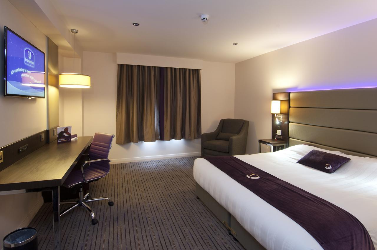 Premier Inn Heathrow Airport Terminal 4 Ґіллінґдон Екстер'єр фото