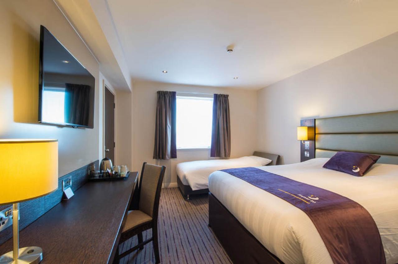 Premier Inn Heathrow Airport Terminal 4 Ґіллінґдон Екстер'єр фото
