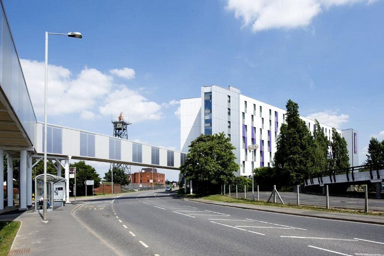 Premier Inn Heathrow Airport Terminal 4 Ґіллінґдон Екстер'єр фото