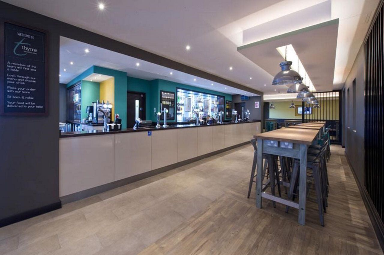 Premier Inn Heathrow Airport Terminal 4 Ґіллінґдон Екстер'єр фото