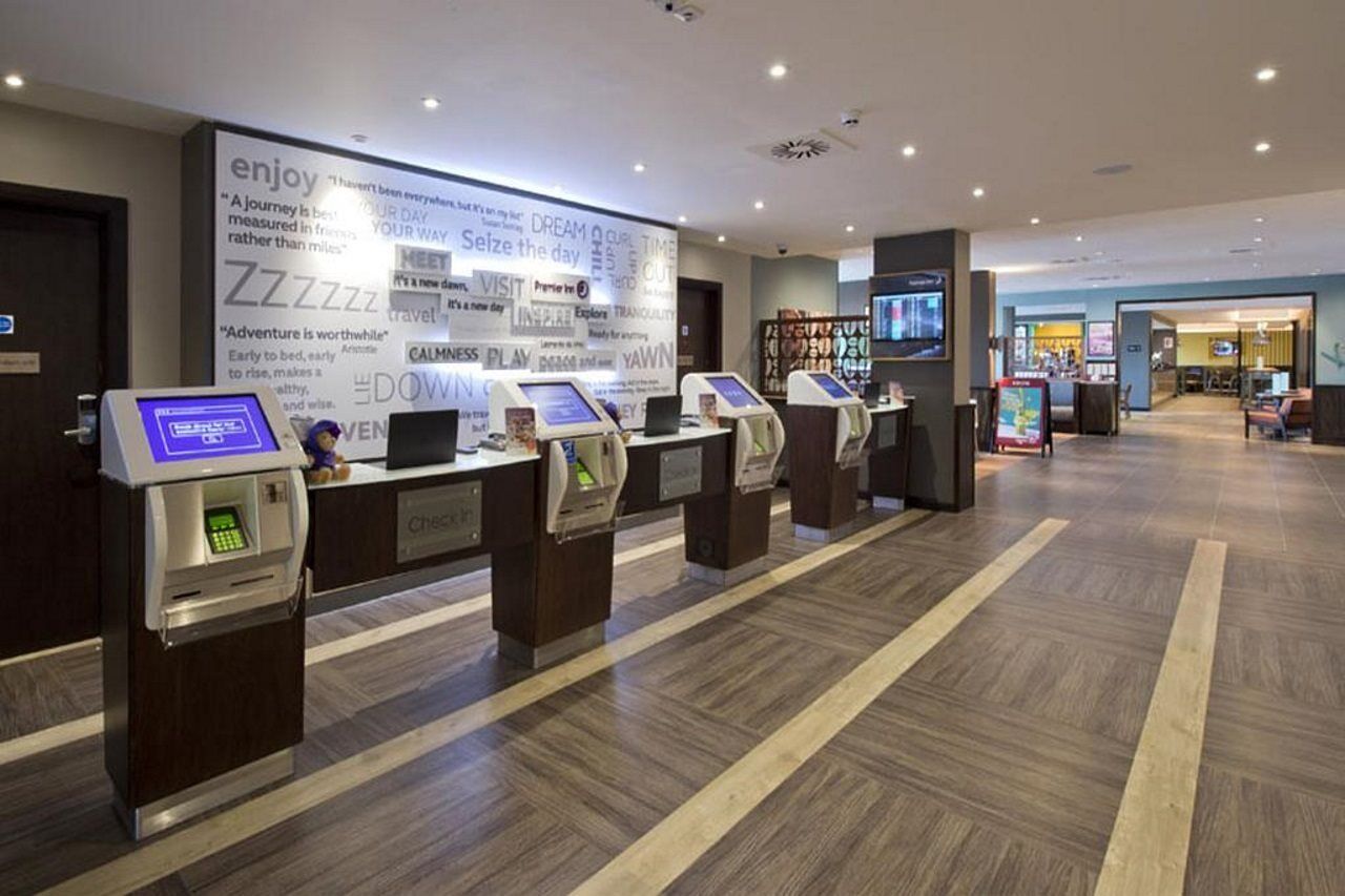 Premier Inn Heathrow Airport Terminal 4 Ґіллінґдон Екстер'єр фото