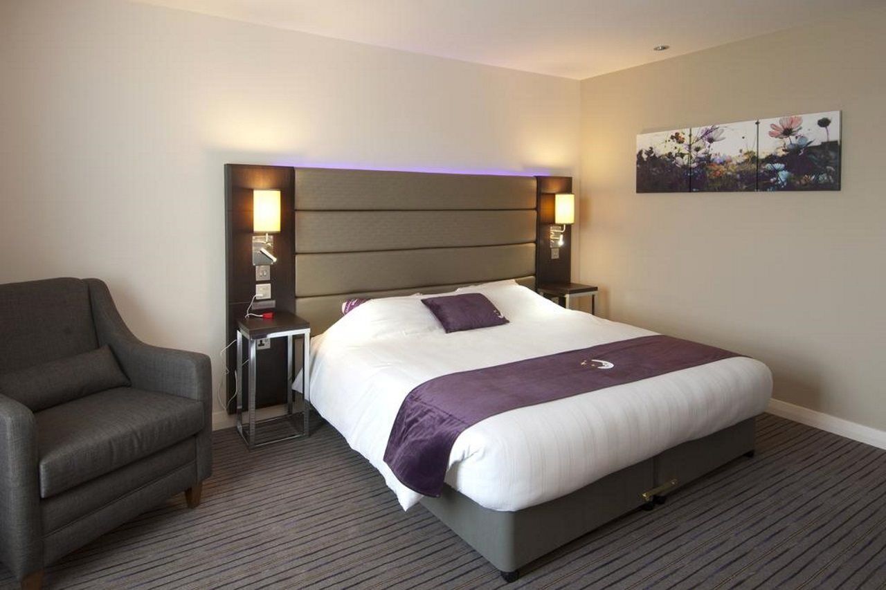 Premier Inn Heathrow Airport Terminal 4 Ґіллінґдон Екстер'єр фото
